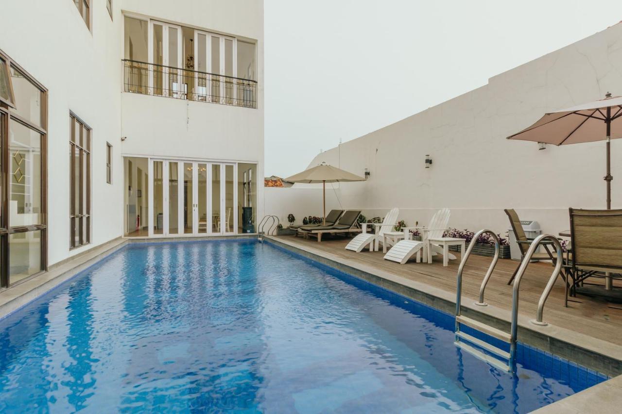 Urbanest Inn House Slipi Джакарта Экстерьер фото