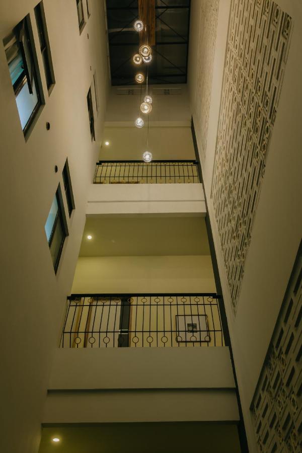 Urbanest Inn House Slipi Джакарта Экстерьер фото