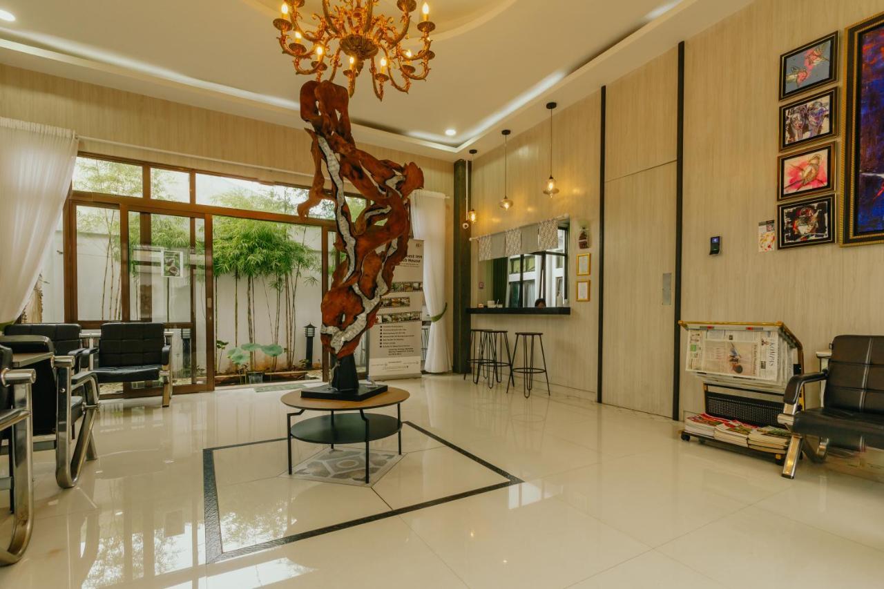 Urbanest Inn House Slipi Джакарта Экстерьер фото