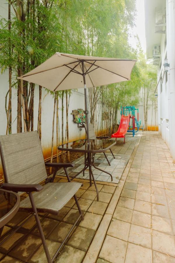 Urbanest Inn House Slipi Джакарта Экстерьер фото