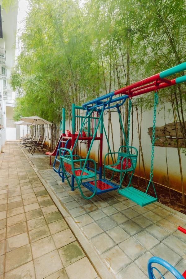 Urbanest Inn House Slipi Джакарта Экстерьер фото