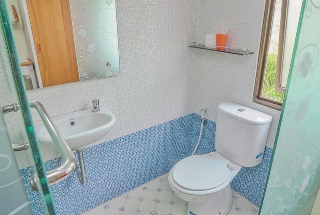 Urbanest Inn House Slipi Джакарта Экстерьер фото