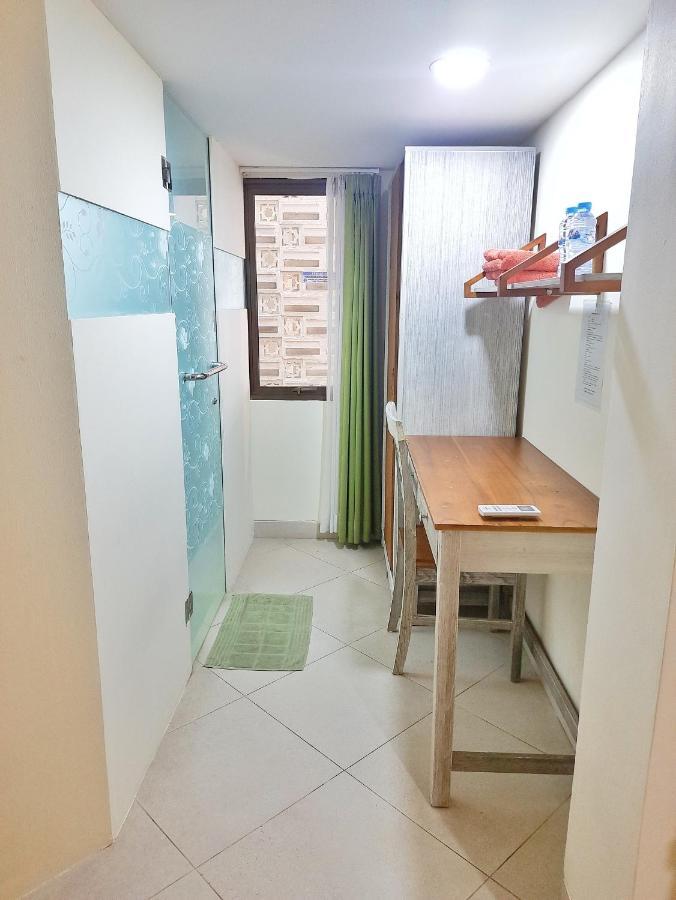 Urbanest Inn House Slipi Джакарта Экстерьер фото